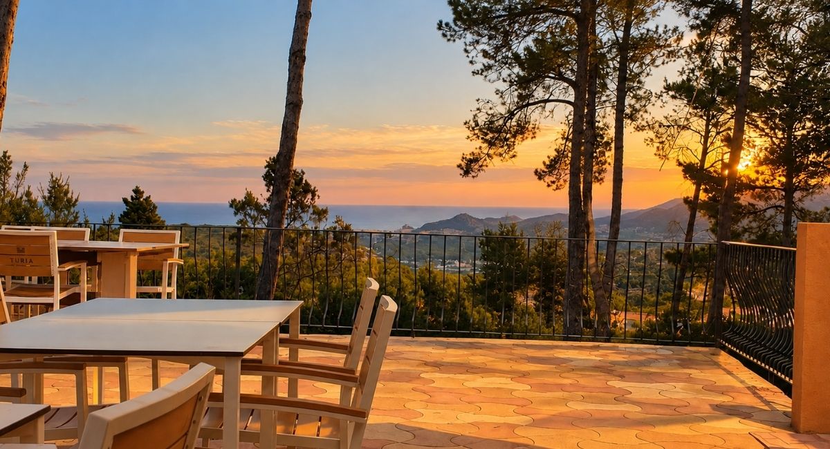 Terraza y piscina con vistas a las montañas de la Marina Alta, Pool Bar restaurante en Benidoleig, Marina Alta